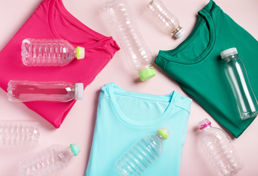 Plastik atıklardan elde edilen geri dönüştürülmüş polyester kumaş detayları